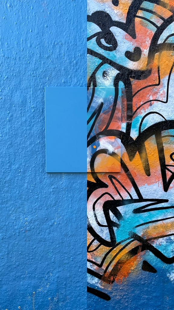 fragment de fresque street art Paris moyoshi oeuvre