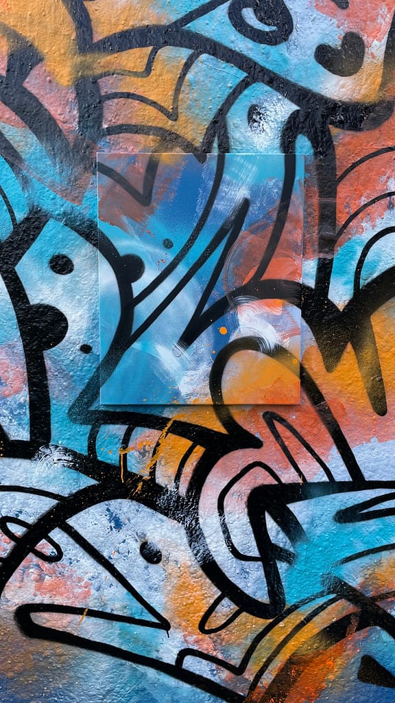 fragment de fresque street art Paris moyoshi oeuvre